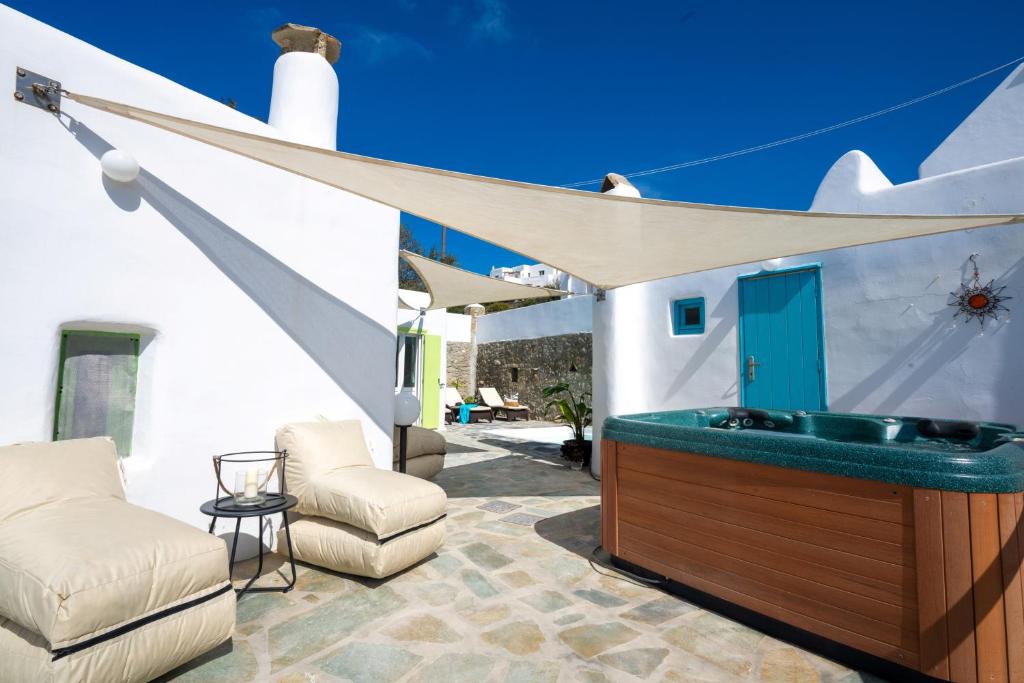 Część wypoczynkowa w obiekcie Casa Annaise Mykonos - Cycladic Gem with Pool & Jacuzzi