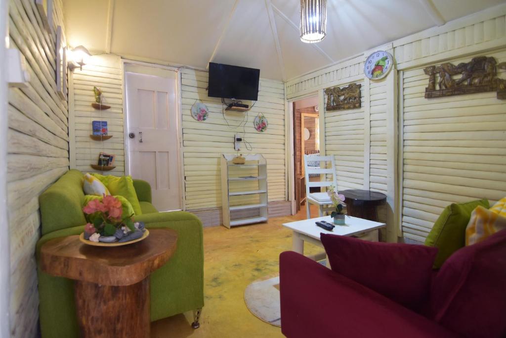 TV a/nebo společenská místnost v ubytování B&B Aparthotel La Isleta