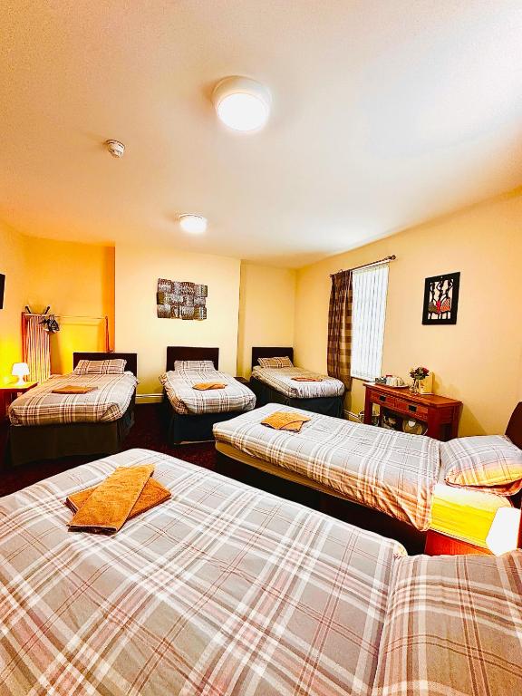 
Family Room with Shower
