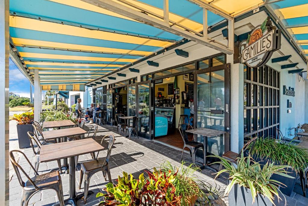 Ein Restaurant oder anderes Speiselokal in der Unterkunft Beachside Inn 