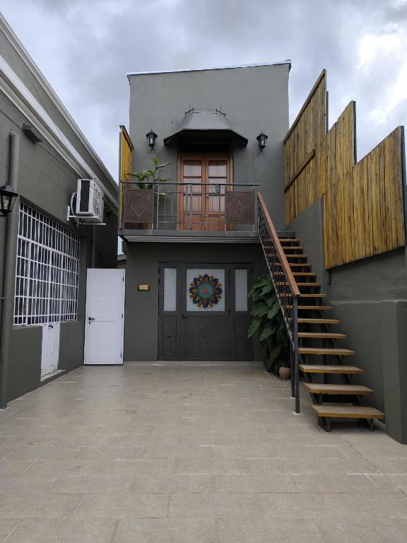 a building with a staircase leading to a garage at Complejo Varge Norte in Alta Gracia