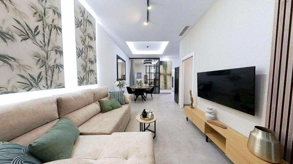 a living room with a couch and a flat screen tv at Apartamento Marea in Castell de Ferro