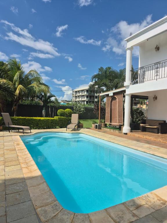 Bazén v ubytování Villa Sunset Mauritius nebo v jeho okolí