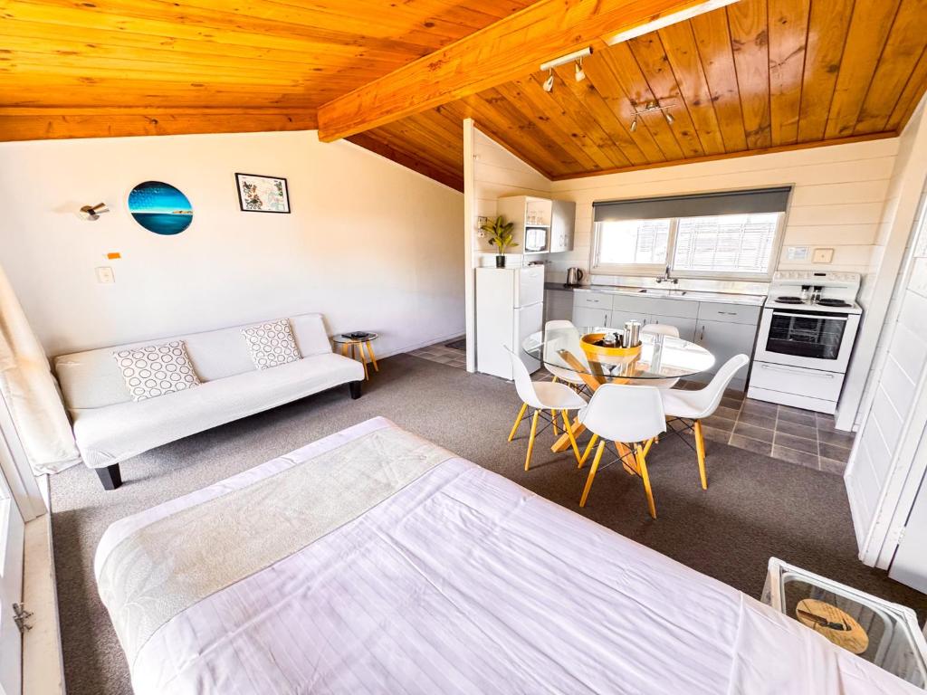 Kuchyň nebo kuchyňský kout v ubytování Waikanae Beach Motel