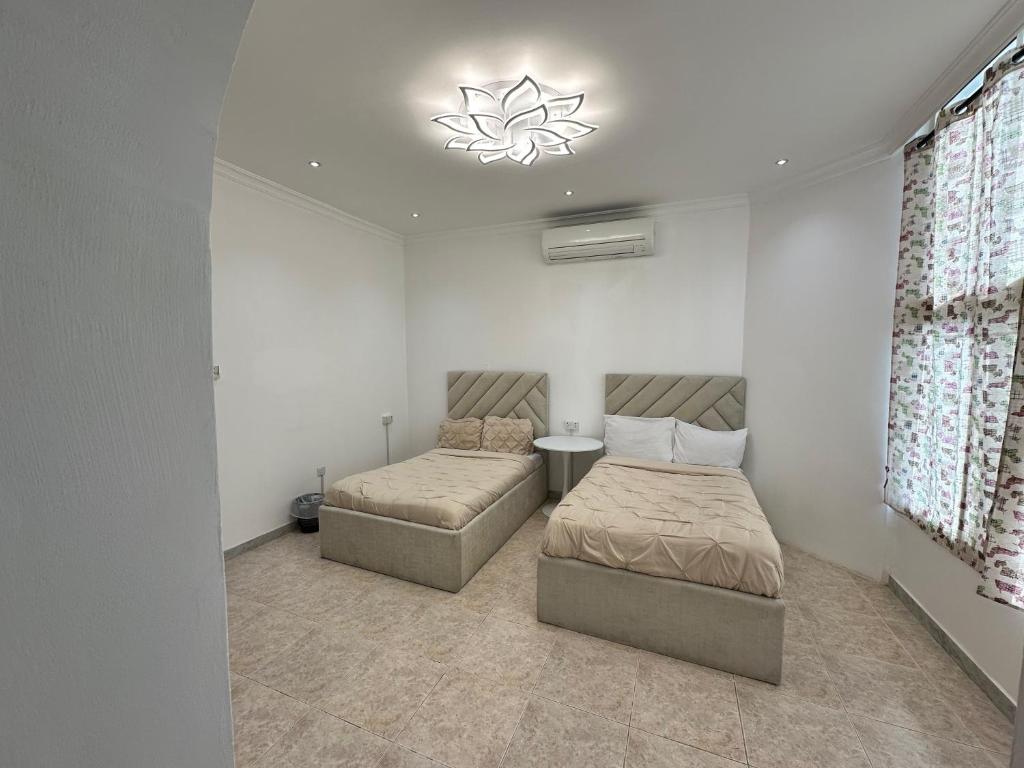 Postel nebo postele na pokoji v ubytování International Abu-Dhabi Hostel Villa