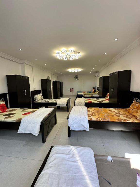 Postel nebo postele na pokoji v ubytování International Abu-Dhabi Hostel Villa