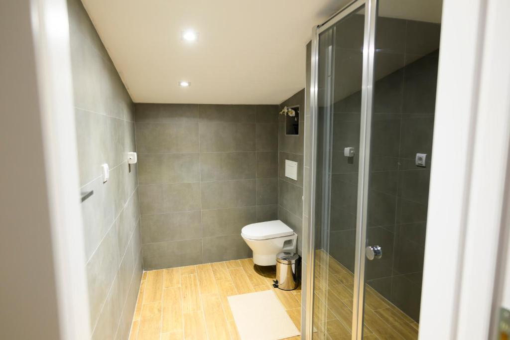 Koupelna v ubytování Premium L&L Apartments Modern Designer Stay with Spa Vibe