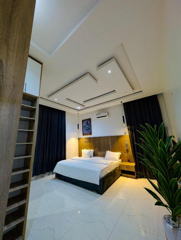 Postel nebo postele na pokoji v ubytování JAYZ Shortlet Apartment