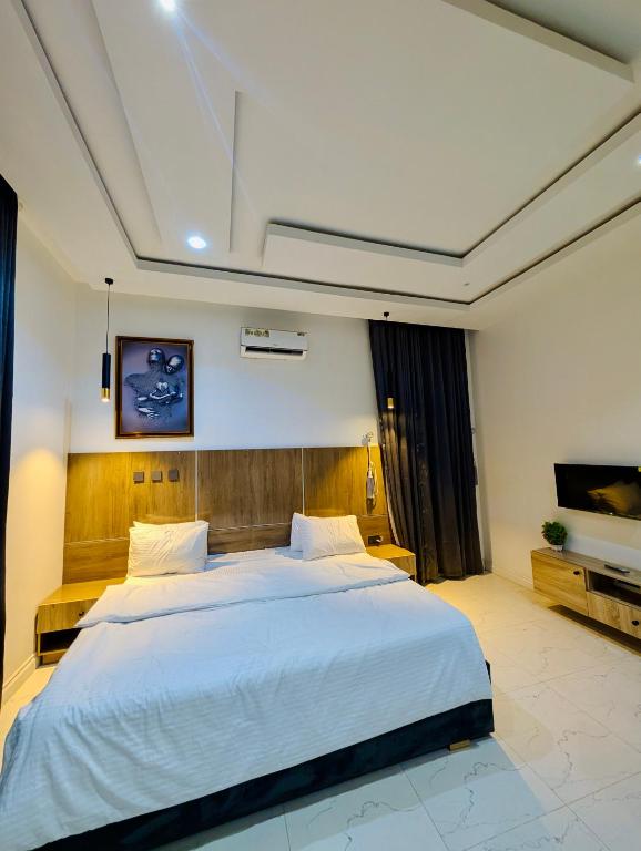 Postel nebo postele na pokoji v ubytování JAYZ Shortlet Apartment