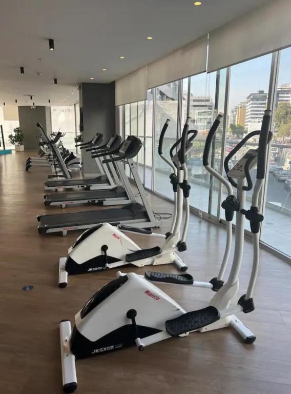 Fitness centrum a/nebo fitness zařízení v ubytování Lovely View Studio Building Heated Pool Gym Turco WIFI