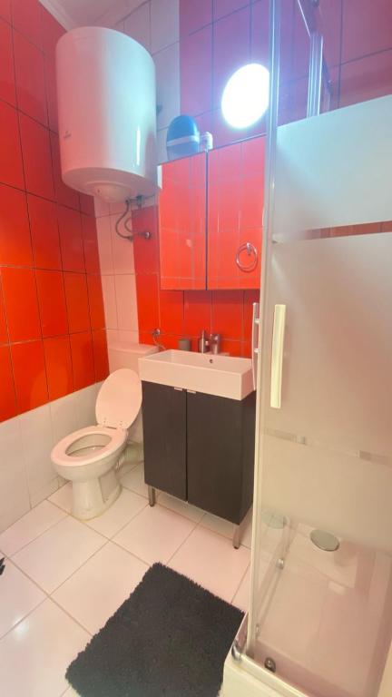 A bathroom at Yes, yes! lovely apartment good amenities Budapest center