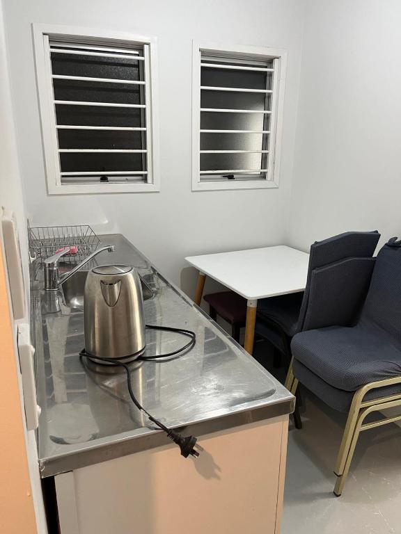 3 single bed and 2 double sofa beds Serviced Studio, Suite 7 - Resim 3