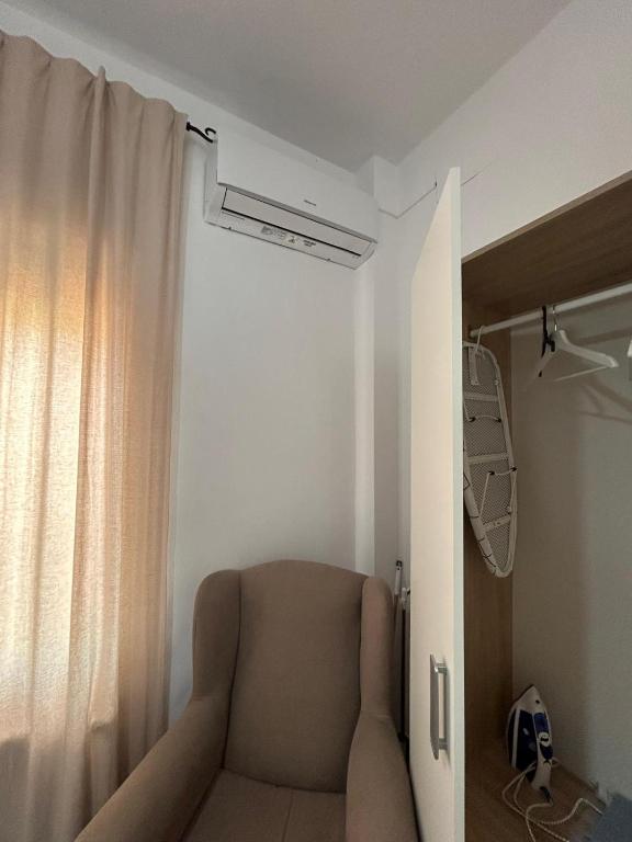 Posedenie v ubytovaní Apartamento en Urbanización Residencial - Roble, 5