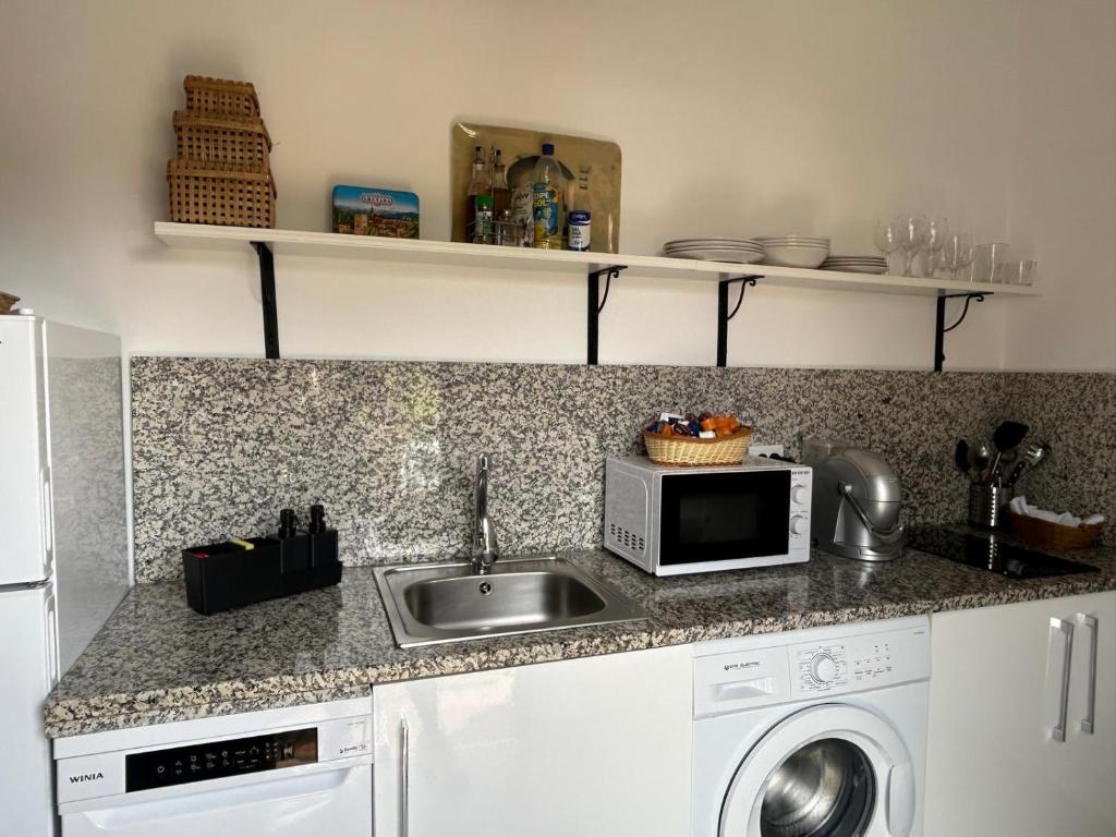 Kuchyňa alebo kuchynka v ubytovaní Apartamento en Urbanización Residencial - Roble, 5