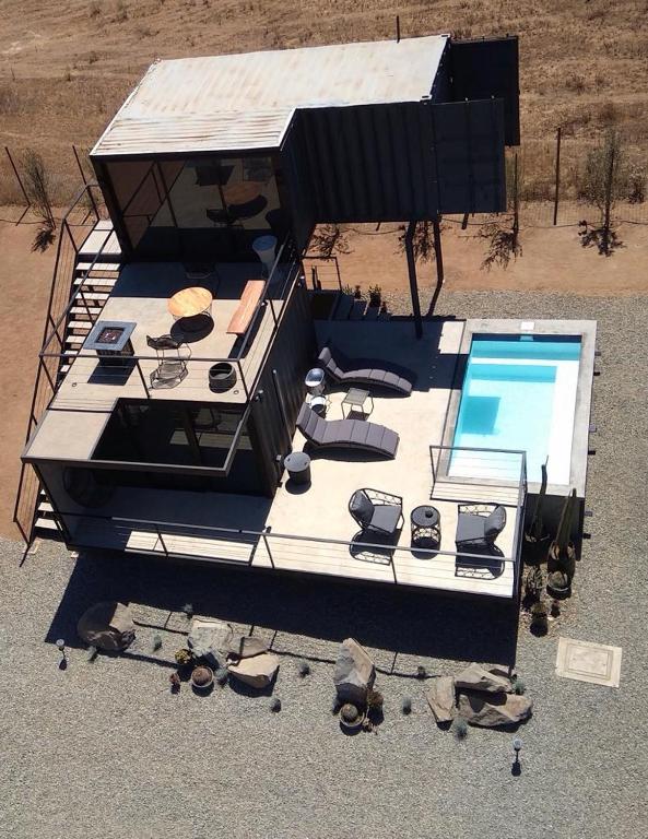 an aerial view of a house with a stove and a swimming pool at Valle 20 Villa Moderna con Alberca Privada Mayores 12 años in San Antonio de las Minas