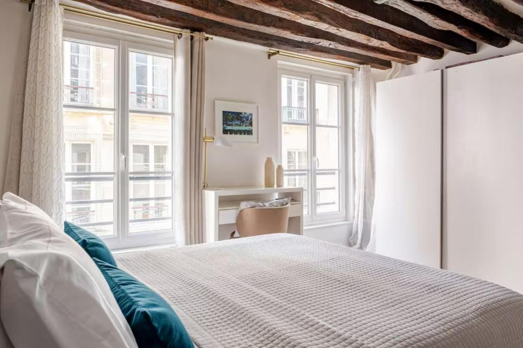 Posteľ alebo postele v izbe v ubytovaní St Germain des Prés Appart