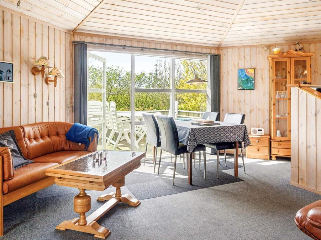 Posezení v ubytování 4 person holiday home in Vinderup-By Traum