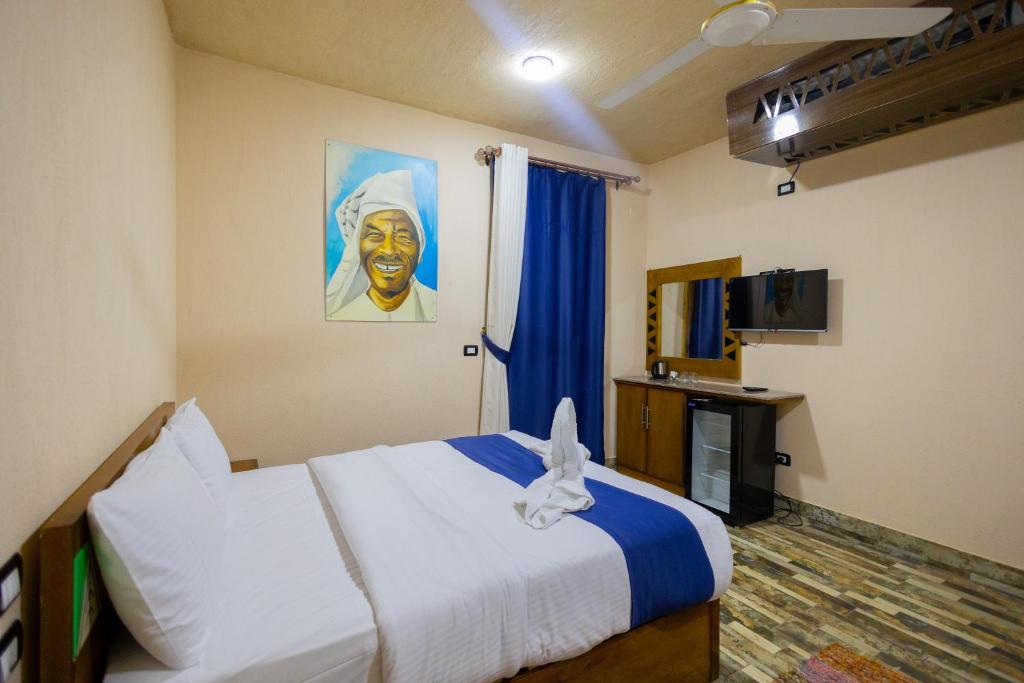 Postel nebo postele na pokoji v ubytování ACHERTOD Nubian House