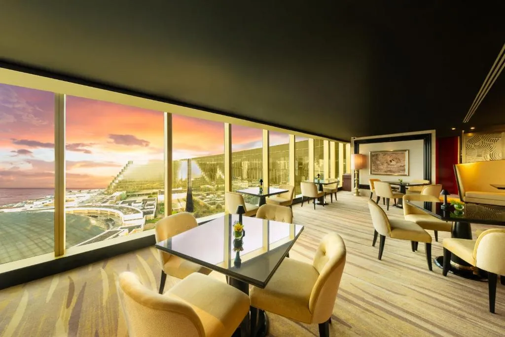 Manila Bay Suite with Executive Lounge Access