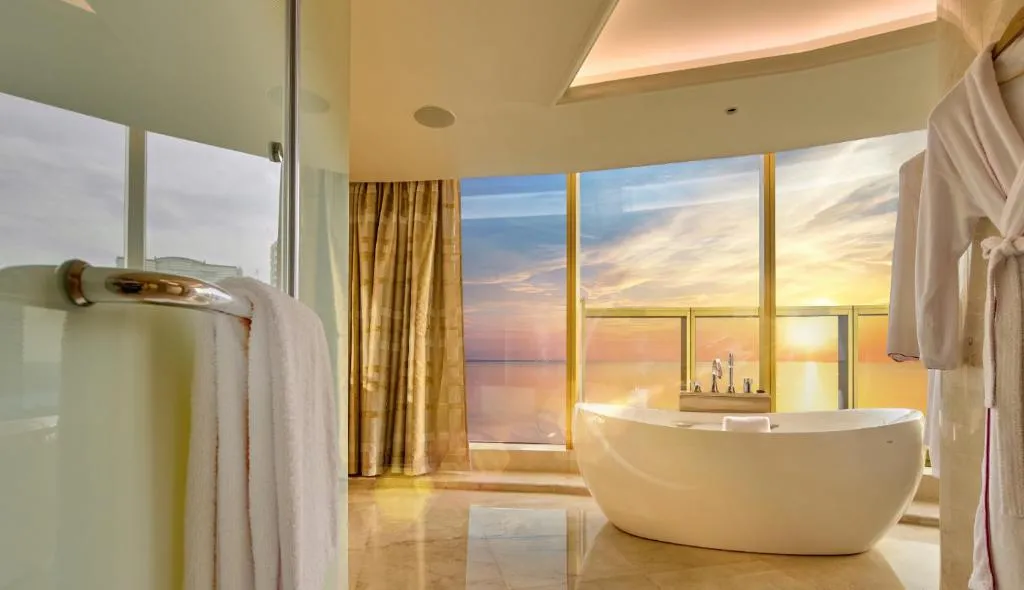 Executive Suite King with Executive Lounge Access