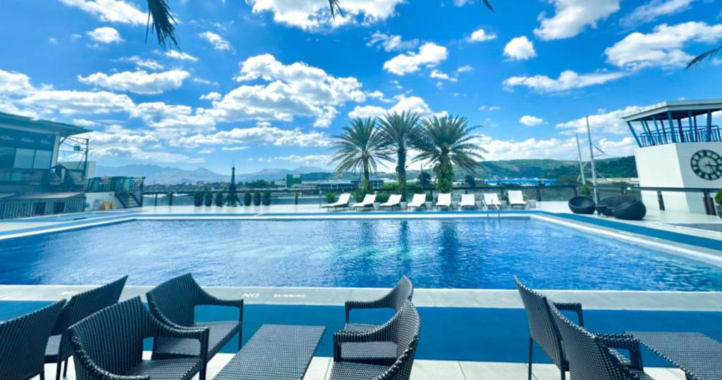 Bazén v ubytování Le Charmé Suites - Subic nebo v jeho okolí