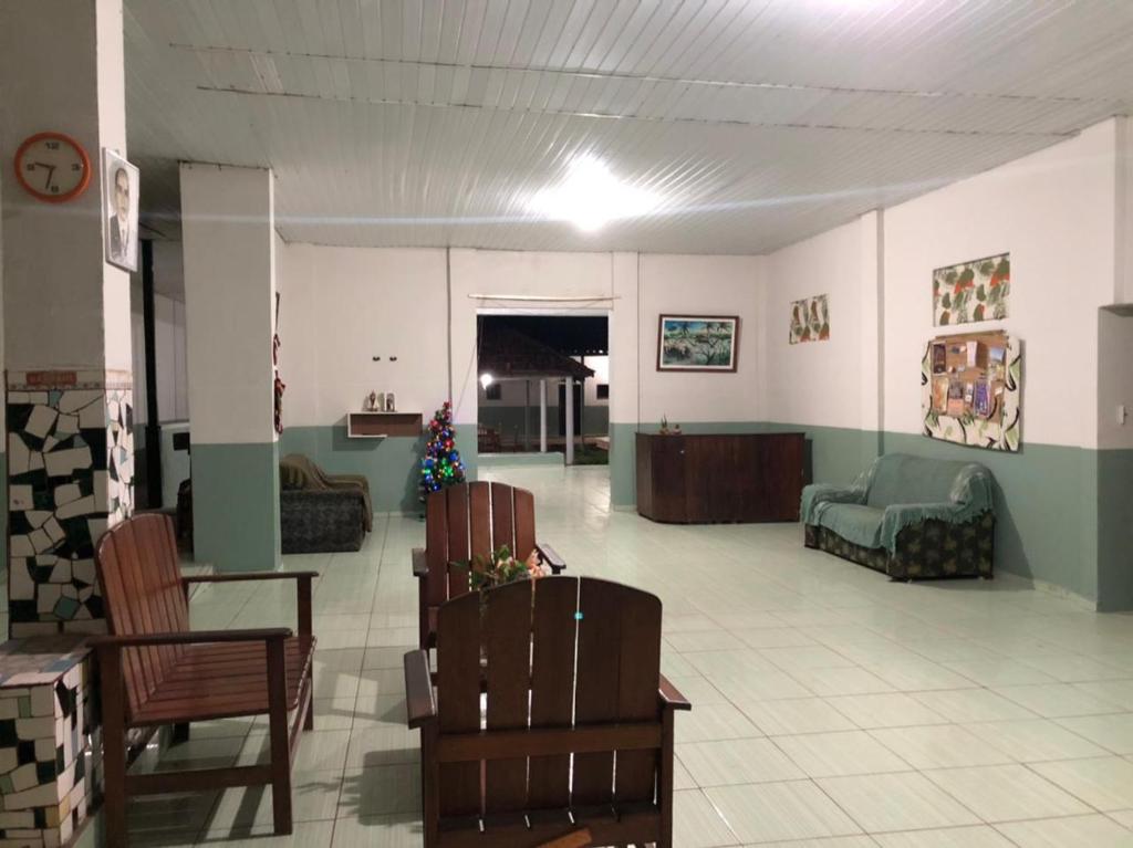 TV a/nebo společenská místnost v ubytování NOVO HOTEL SOURE