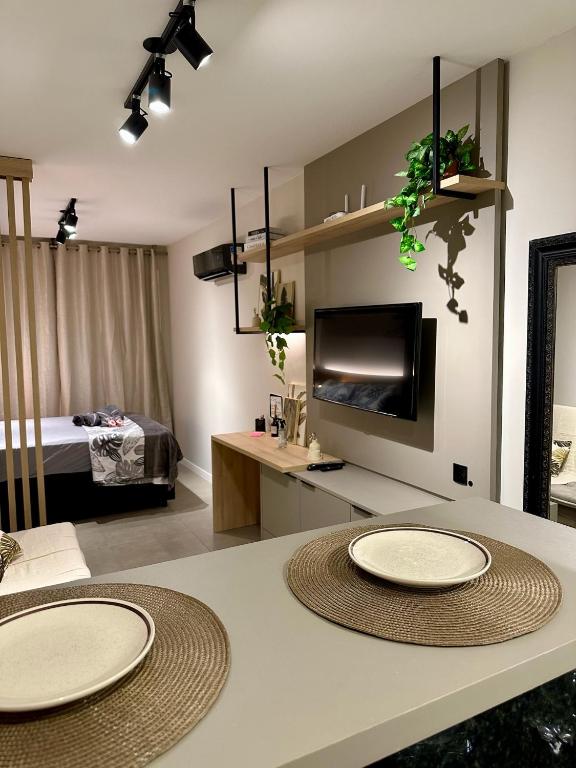 a living room with two plates on a table at Studio Moderno 401 Santa Casa UFRGS Estacionamento grátis in Porto Alegre