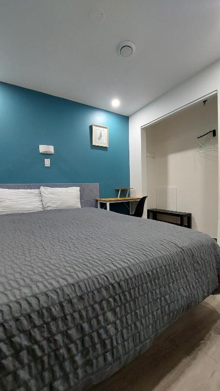 Postel nebo postele na pokoji v ubytování APD HOTEL