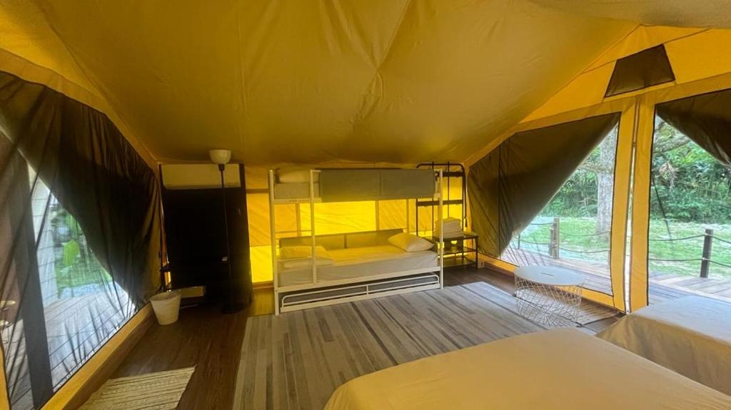 Postel nebo postele na pokoji v ubytování Canopy Villa Nuang Hill