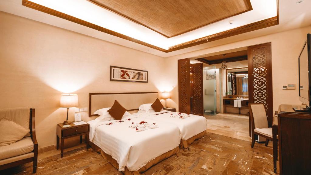 Stony Brook Villa Jianguo Resort Sanya客房内的一张或多张床位