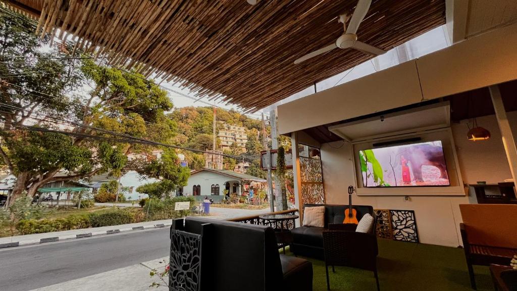 Coco Mountain View Guest House Hotel - Resim 22