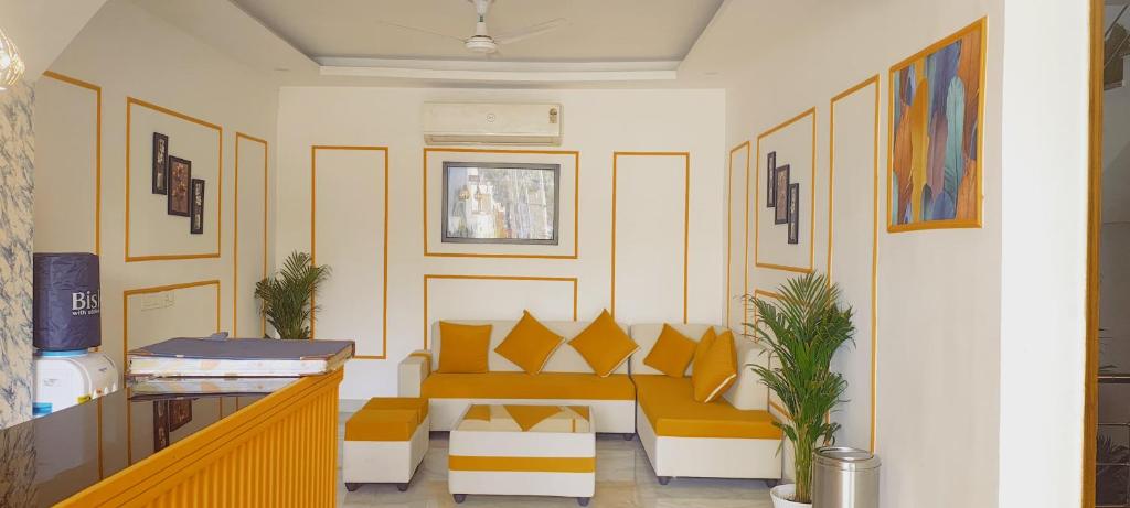 Area soggiorno di Hotel Mavens House Artemis Hospital Road