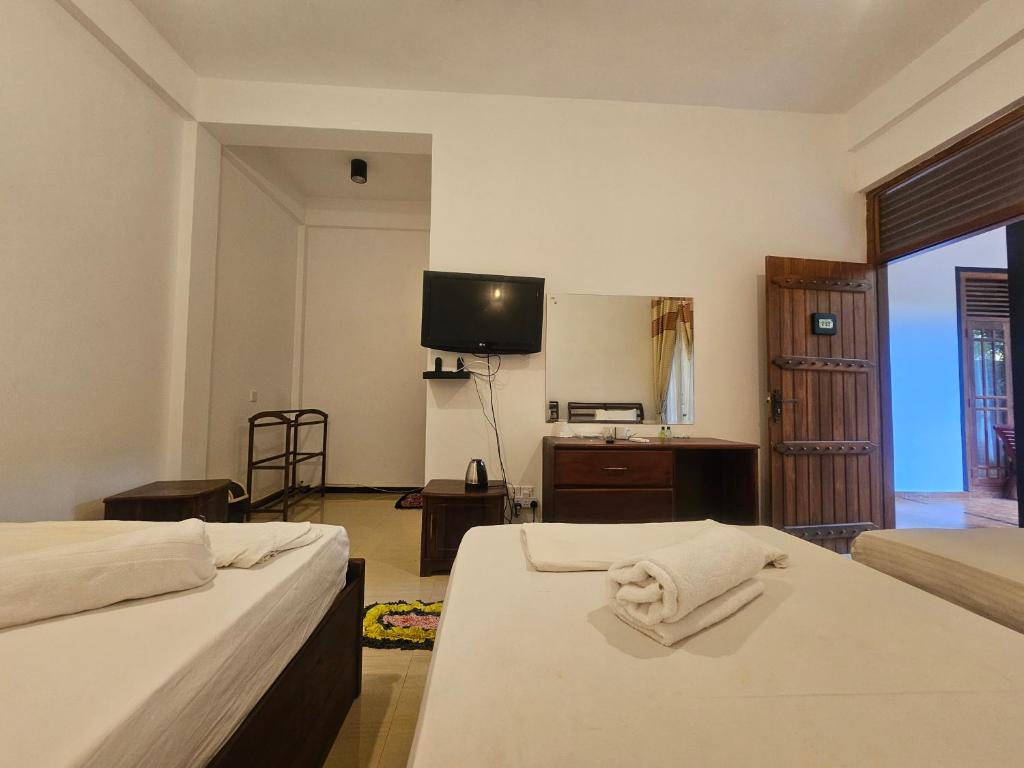 Postel nebo postele na pokoji v ubytování Yala Safari INN