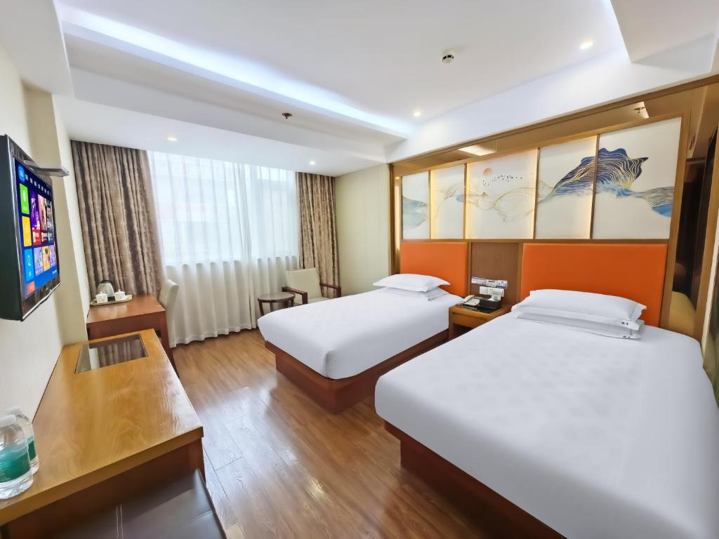 Postel nebo postele na pokoji v ubytování Yiwu Ruifeng Hotel