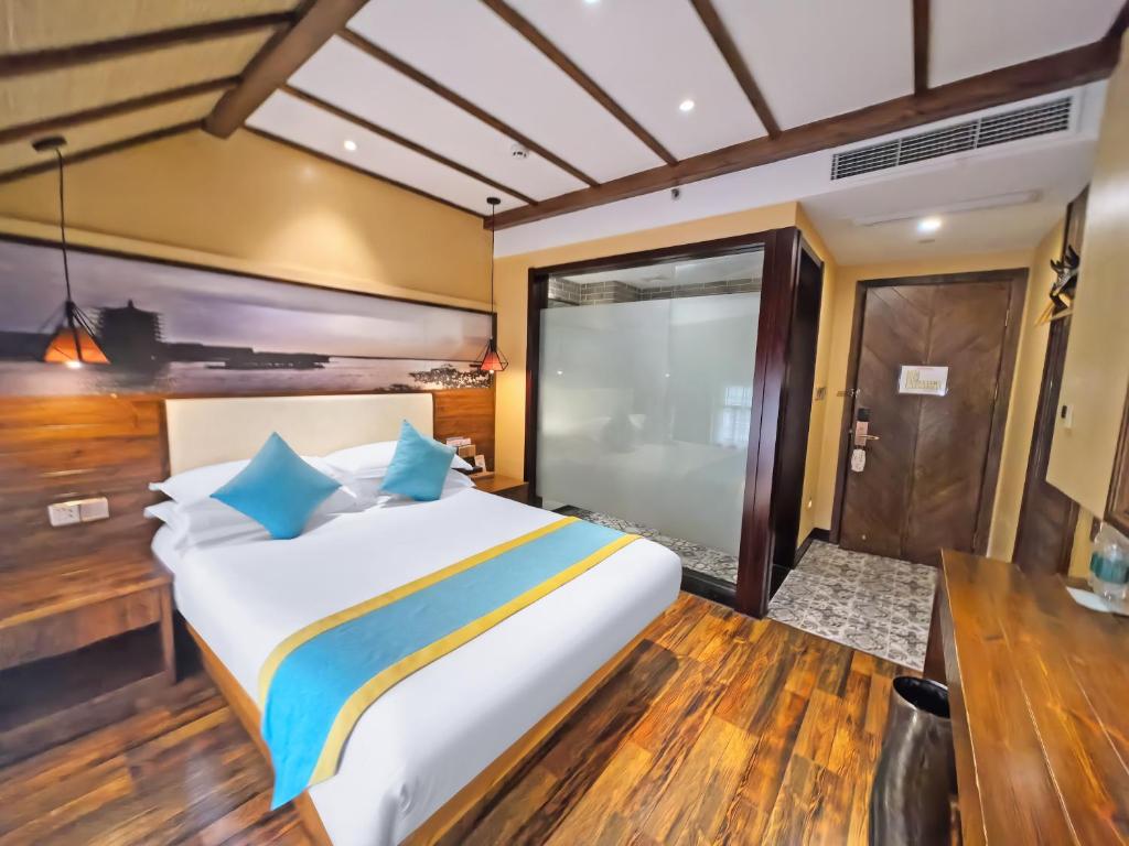Postel nebo postele na pokoji v ubytování Yiwu Ruifeng Hotel