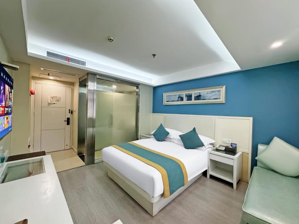 Postel nebo postele na pokoji v ubytování Yiwu Ruifeng Hotel