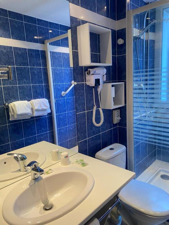 Logis Hôtel Restaurant LE MONARQUE 30 Parking Vélos - Camera Quadrupla Con Bagno Privato
