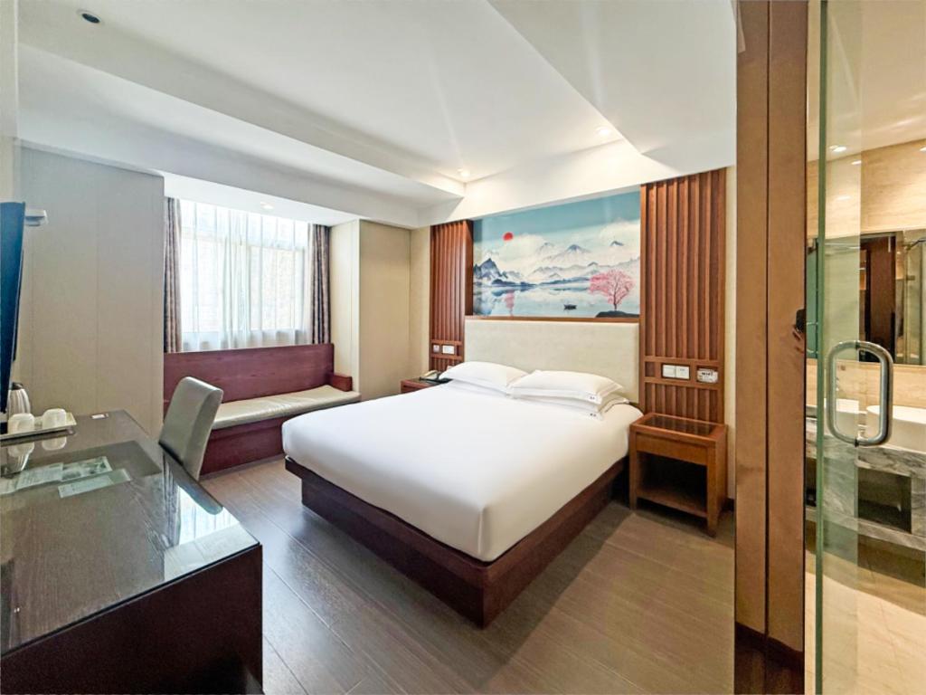 Postel nebo postele na pokoji v ubytování Yiwu Ruifeng Hotel