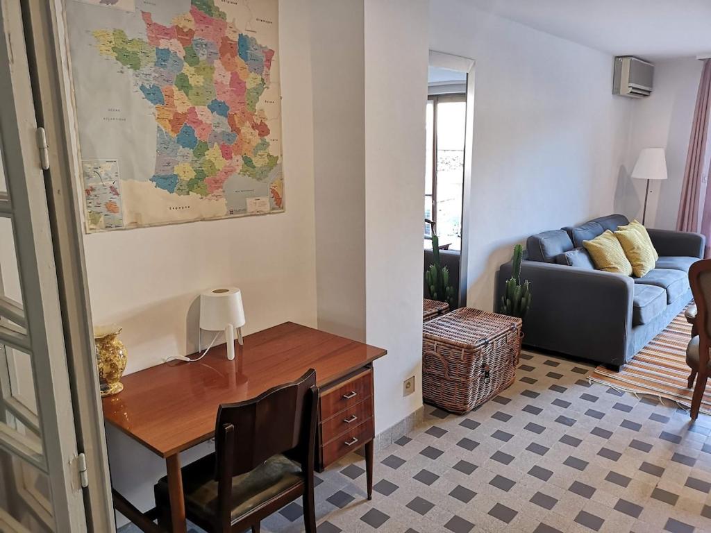 Photo de la galerie de l'établissement LE GRAND CORDERIE - Appart rétro près du Vieux port, à Marseille