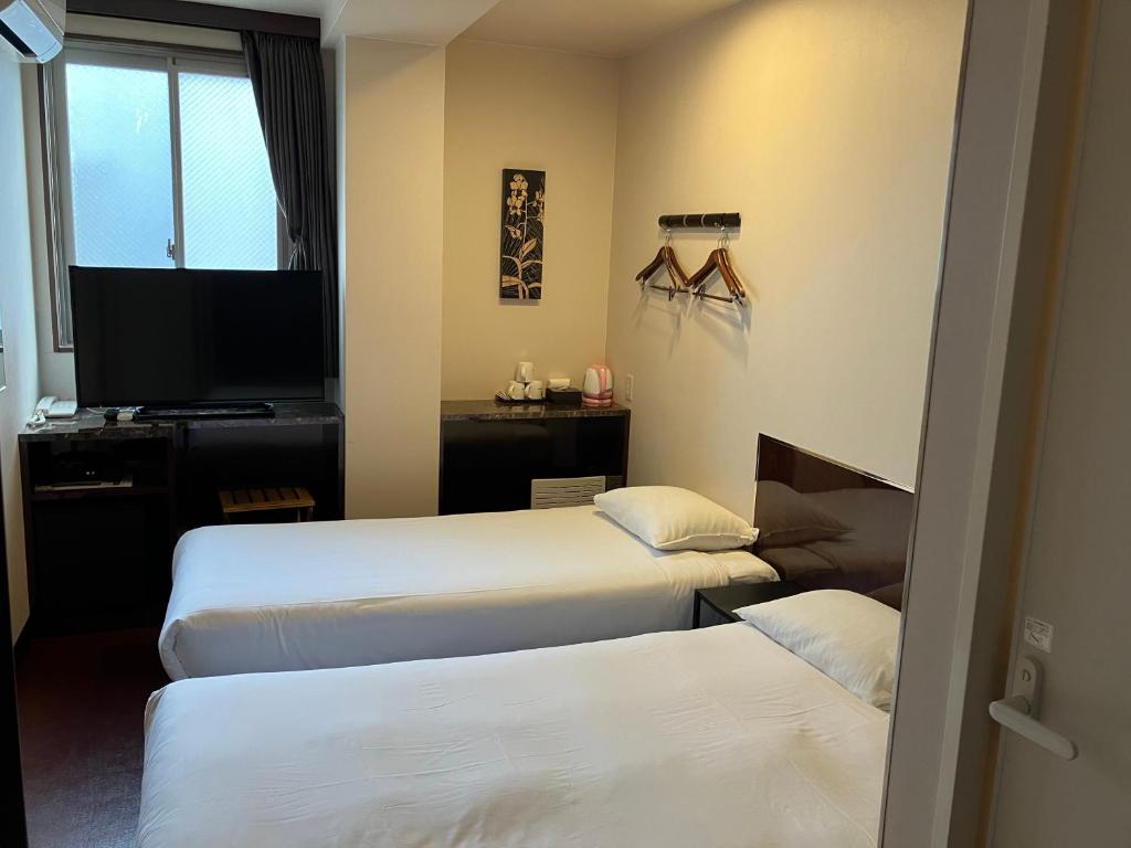 Postel nebo postele na pokoji v ubytování 嵐 Hotel Arashi Namba No102