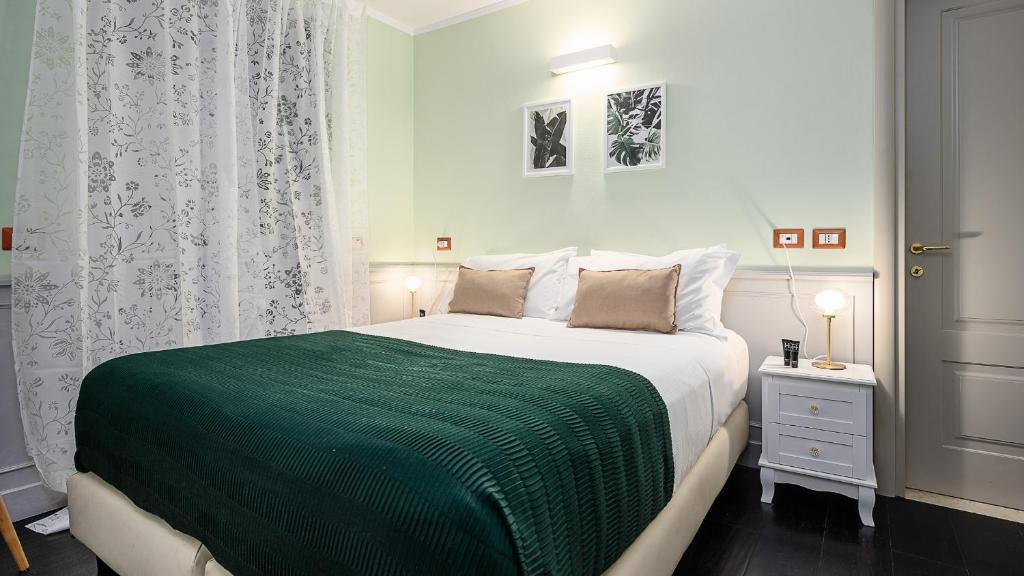 Postel nebo postele na pokoji v ubytování Classbnb - Apartment just a 5 minute walk from piazza duomo