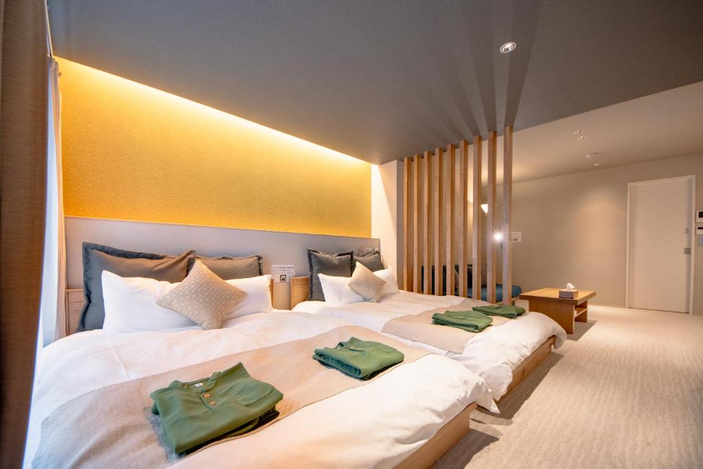 Postel nebo postele na pokoji v ubytování Hotel Rokune