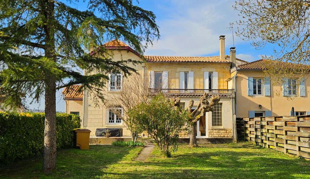 Κήπος έξω από το Gîte Château Touzinat - Saint-Emilion