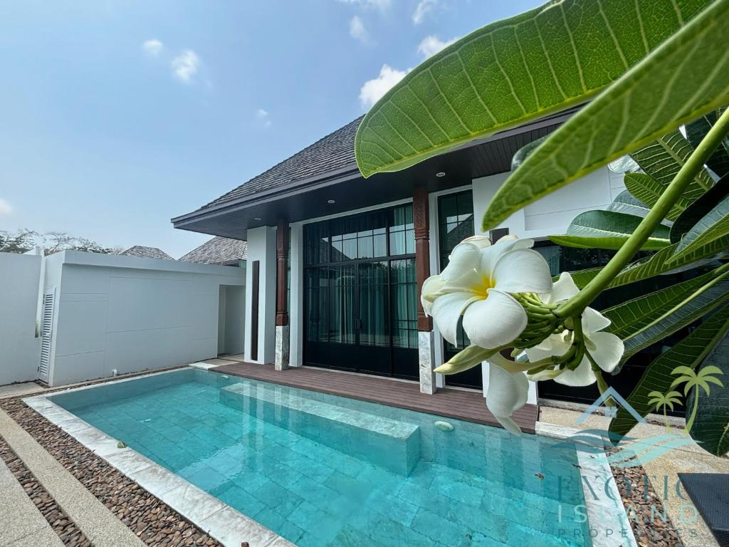 Πισίνα στο ή κοντά στο Stylish 3BR Private Pool Villa Bangtao Beach