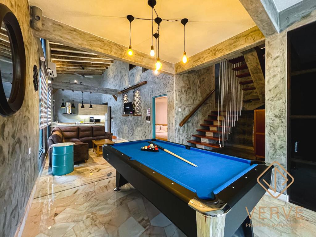 a billiard room with a pool table in a room at R Private Club House 4B4B 16 pax by Verve in Ipoh