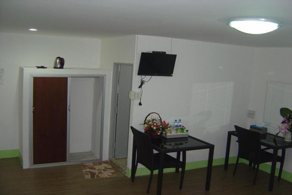 Coconut Home Resort - Standard Twin Room