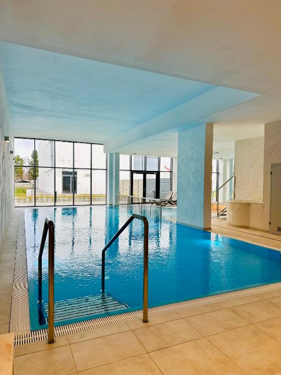 Bazén v ubytování APARTAMENT ELEGANCE BLUE w Let's Sea Basen&SPA nebo v jeho okolí