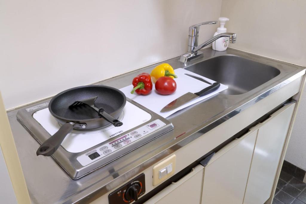 HOTEL Nishikawaguchi Weekly - Vacation STAY 43465vにあるキッチンまたは簡易キッチン