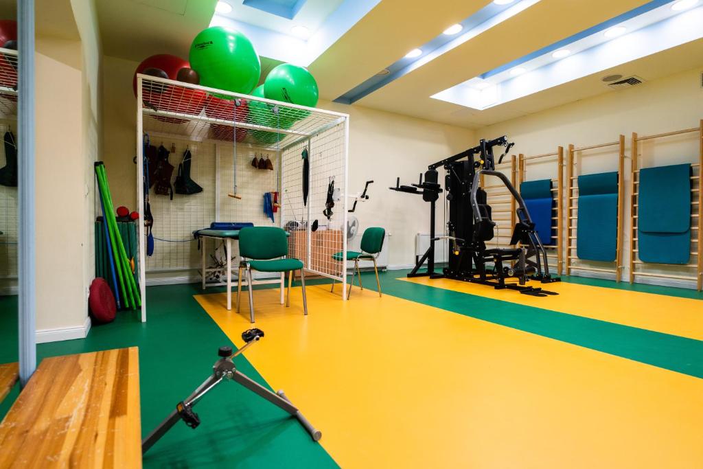 Das Fitnesscenter und/oder die Fitnesseinrichtungen in der Unterkunft Hotel SANVIT RESTAURACJA & SPA