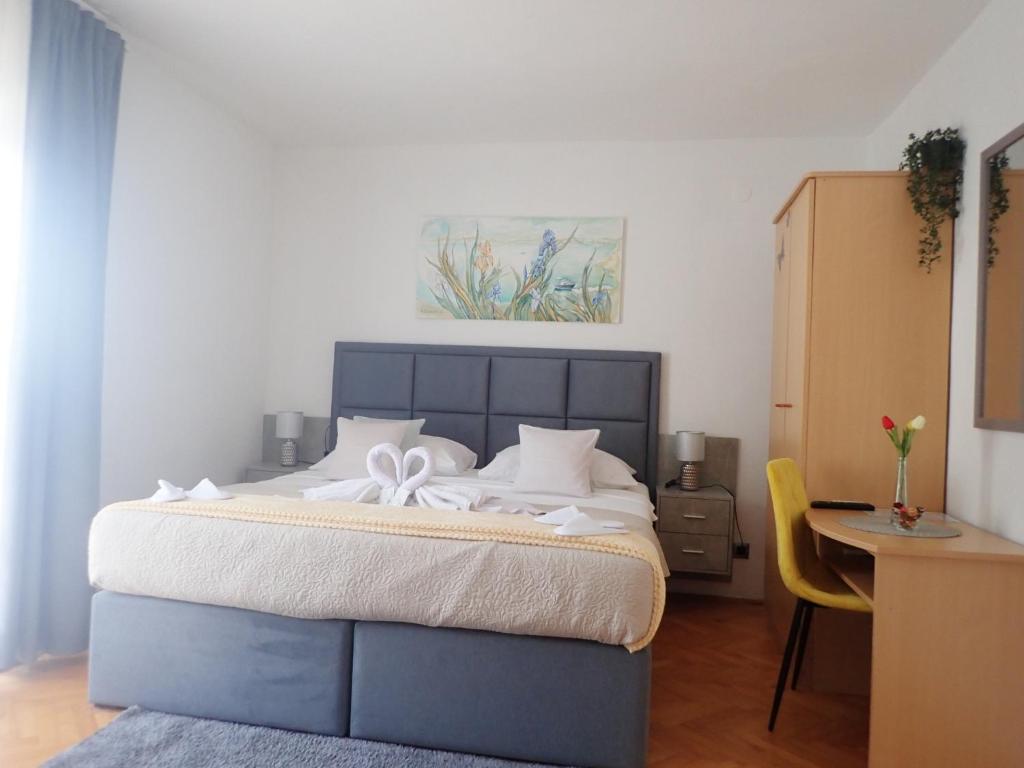 Posteľ alebo postele v izbe v ubytovaní Apartmani NIL